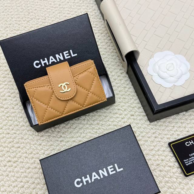 Chanel Caviar Lambskin Accordion Card Holder. This card holder is different from