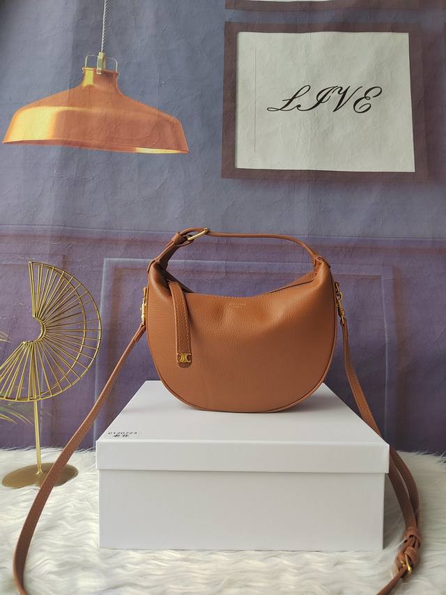 Style 120723 Brown Teen Lulu handbag can be carried by hand, on the shoulder and
