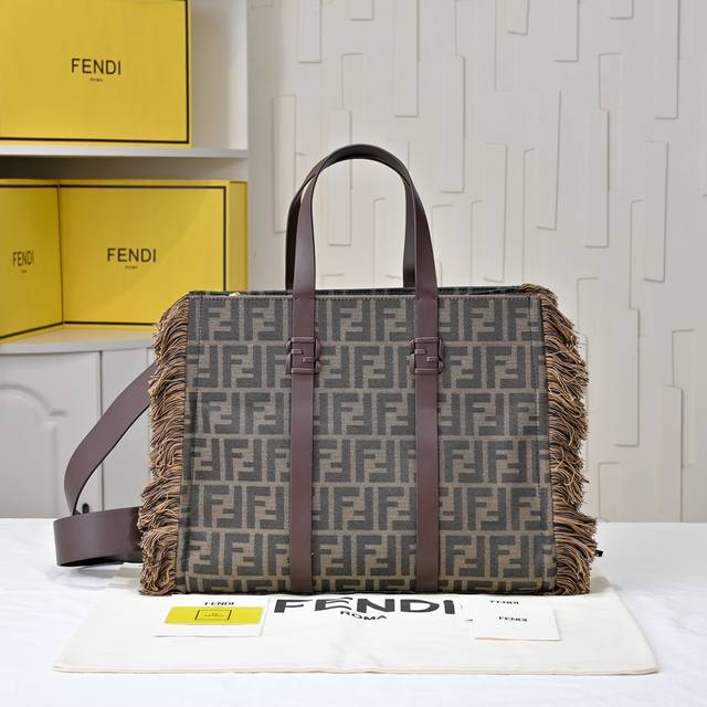 Size: 36.29Peekabo shopping bag classic Tote shape! Tote bag
