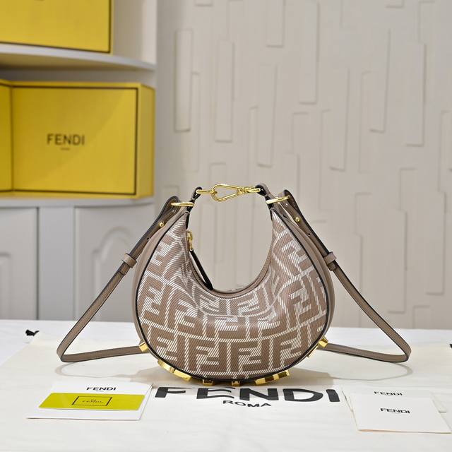 20 size with box model 1009 with adjustable long shoulder strap, chain 30, size