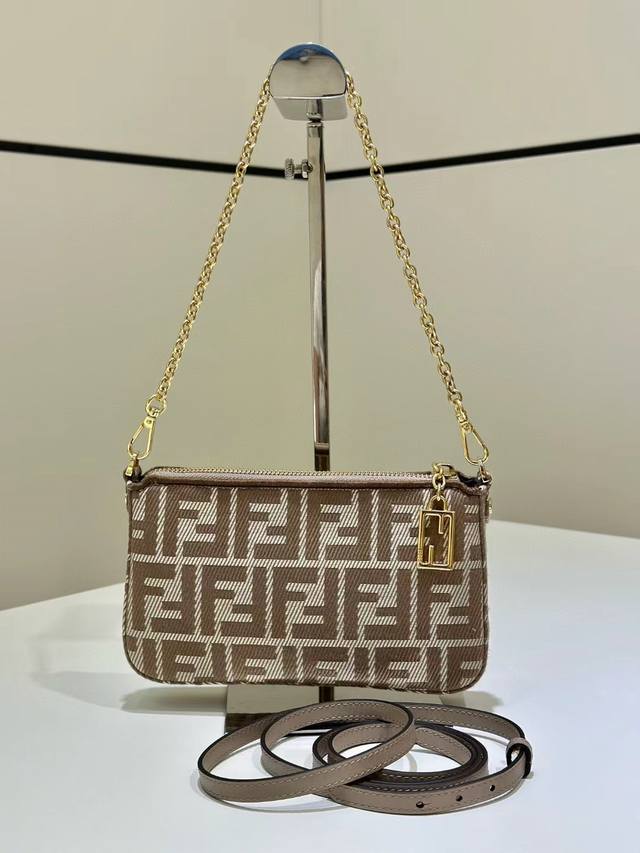 pattern, small and exquisite, easy to hold daily small items, can be held in han