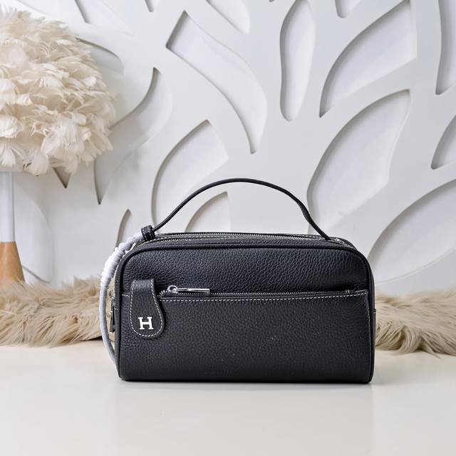 Hermes - Hermes' latest men's clutch made of top-grade calfskin with noble hardw