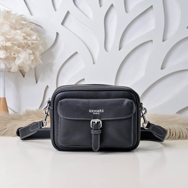 Hermes - Hermes' latest men's crossbody bag is made of top-grade calfskin, with