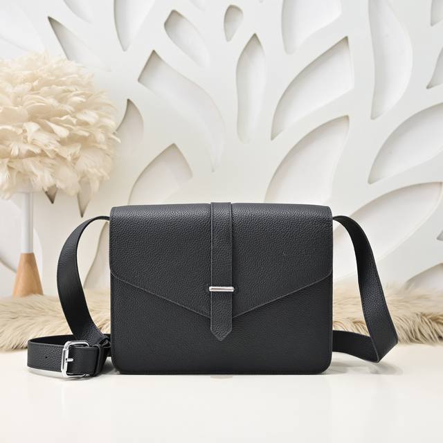 Hermes - Hermes' latest men's crossbody shoulder bag is made of top-grade calfsk