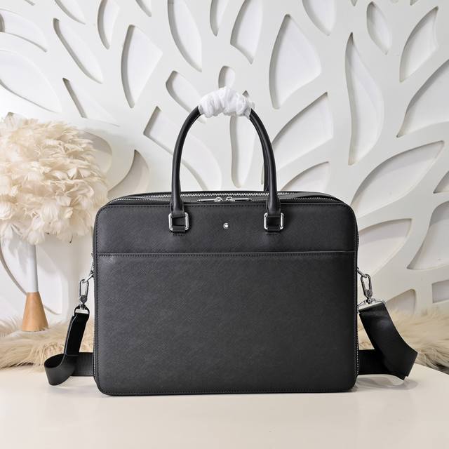 Mont Blanc - The latest men's briefcase made of top-grain cowhide leather, with