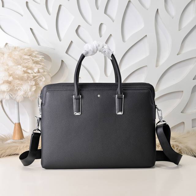 Mont Blanc - The latest men's briefcase made of top-grain cowhide leather with a