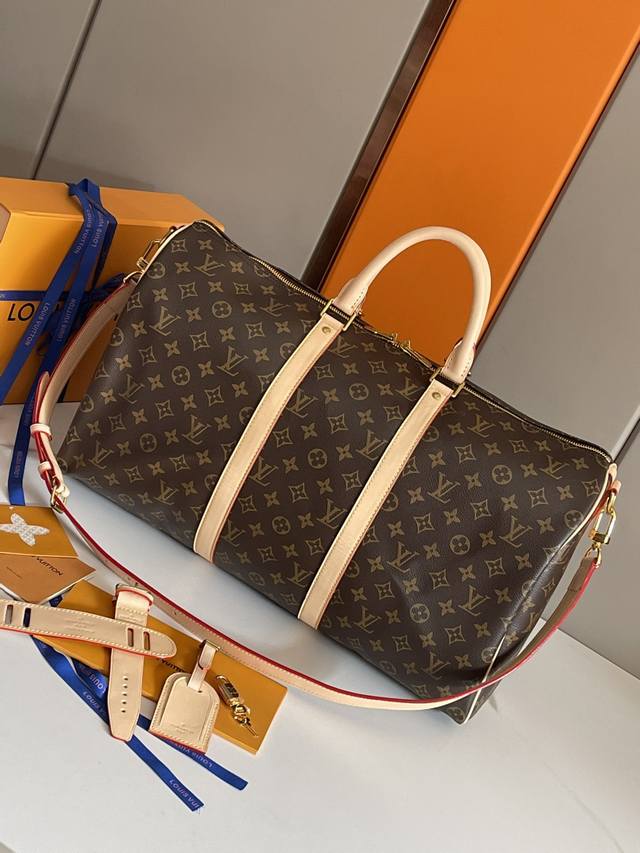 a top-of-the-line, original design, the Keepall 50 travel bag features all-steel