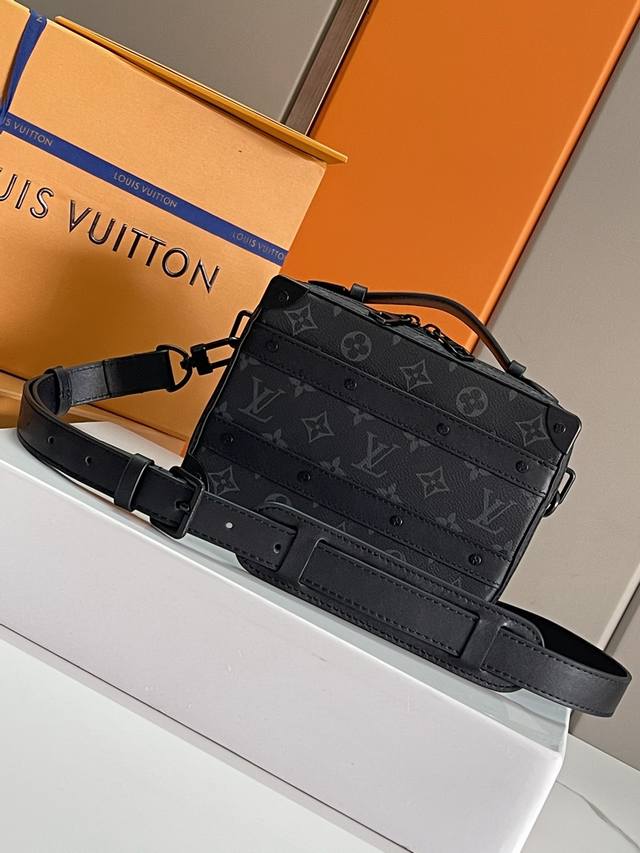 Developed from top-quality, genuine originals, this Handle Soft Trunk bag featur
