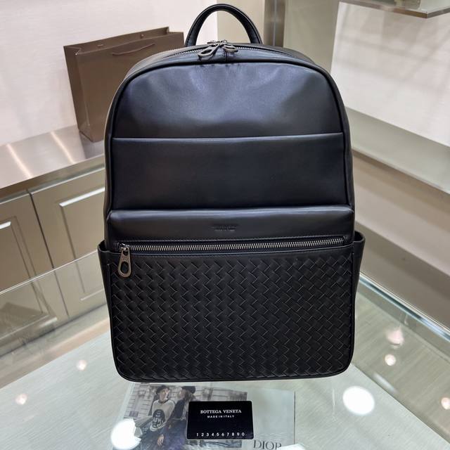 9 Bottega Veneta's new backpack: Understated, quality, and craftsmanship. Botteg