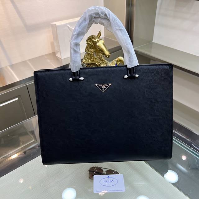 Prada's new briefcase is made of imported top-grain cowhide, top-grade polished