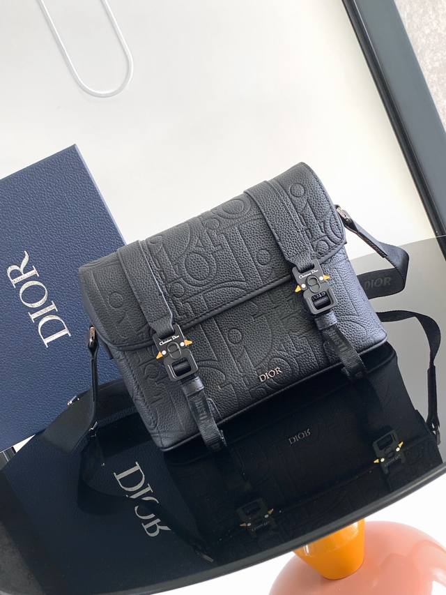 This messenger bag, a new addition to the Fall 2024 men's collection, features a