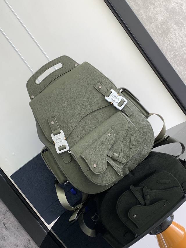 This large Gallop backpack features a stylish, original design, embellished with