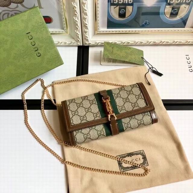 premium edition of the high-quality Jackie 1961 collection introduces a compact