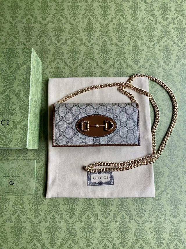 Top-of-the-line 1955 saddle buckle bag, exclusively available from Woc. It holds
