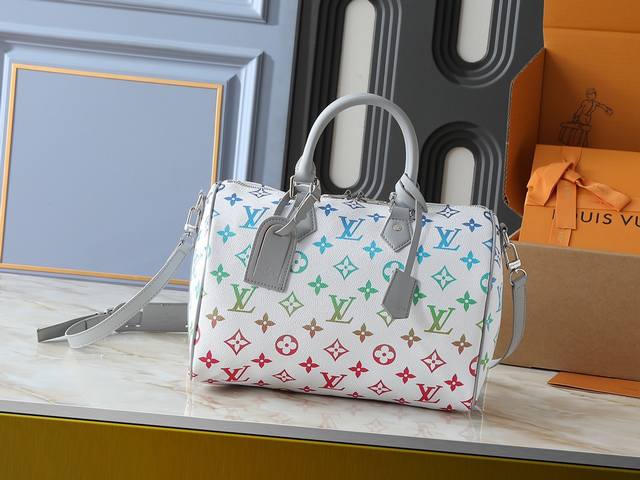 Upgraded from the original M13935 M40391, this Keepall 30 bag is crafted from Mo