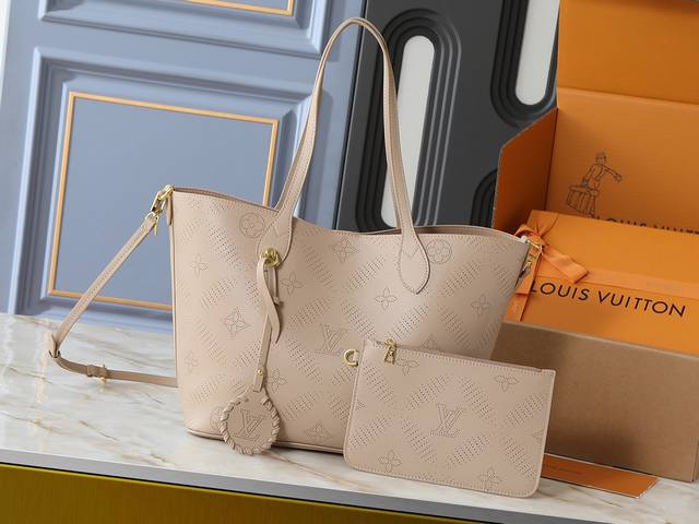 an update of the original M13839, this medium Blossom bag is now available in a
