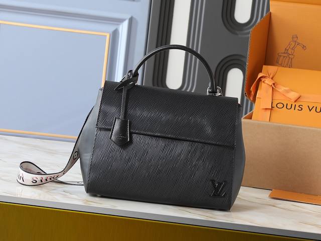 Large and Small Upgrades of the original M58931 and M58925. This Cluny mini bag