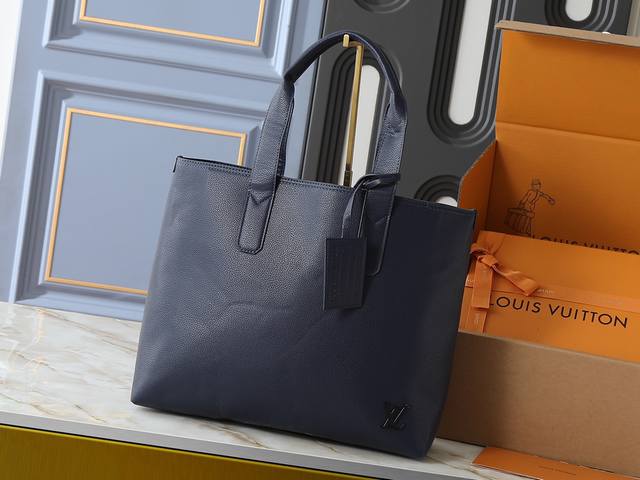 Upgraded from the original M24771. This Pilot Tote bag from the LV Aerogram coll