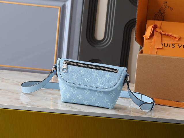Updated original M14116 M12681 M12806 M12636 This Pulse mini bag is crafted from