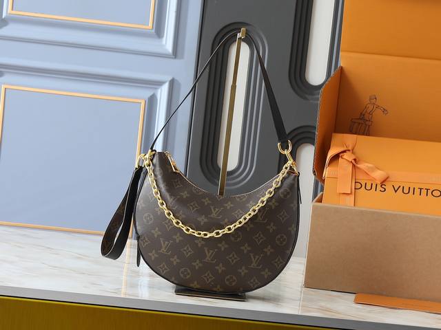 Updated on the original M 56, this Cookie Bb bag is crafted from Monogram coated