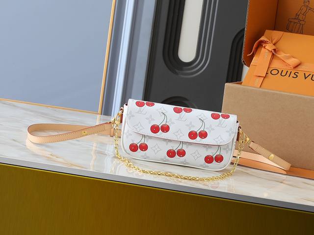 Upgraded from the original official latest model, this cherry chain bag features