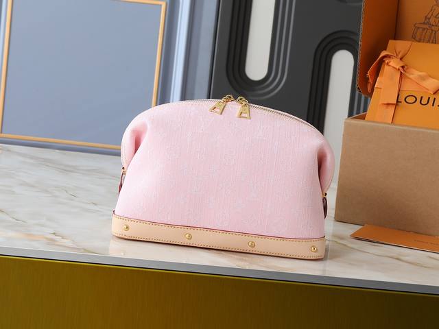 Updates the original M24317 denim from the M46458 cosmetic bag collection. This