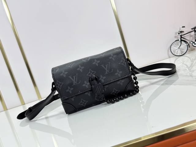 Upgraded from the original M14738, this Steamer mini bag is crafted from Monogra
