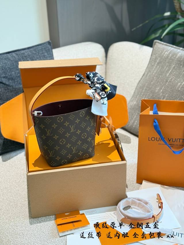 Steel hardware, comes with a silk scarf and liner. Allinbb is truly beautiful an