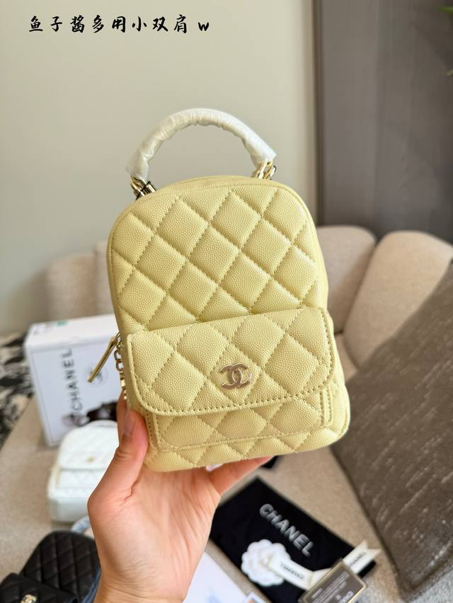 Chanel 24Cmini small backpack is very light, especially suitable for daily use,