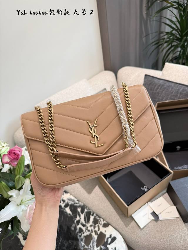 Free card holder and mirror. My favorite bag lately: the Saint Laurent 25 Early