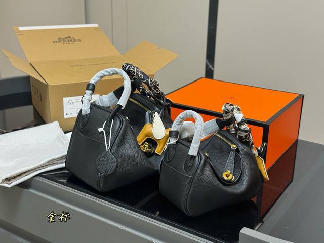 comes with full packaging Size: 26*18cm 19*13cm Herm