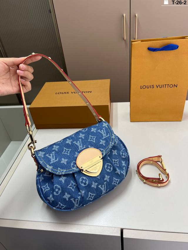 chip version Lv Louis Vuitton denim series Yuanbao dumpling bag soft and lightwe