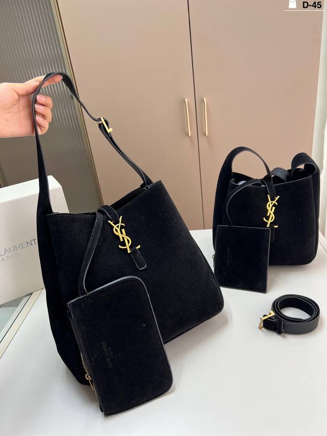 YSL double-sided bucket bag is practical and fashionable, and is a very popular