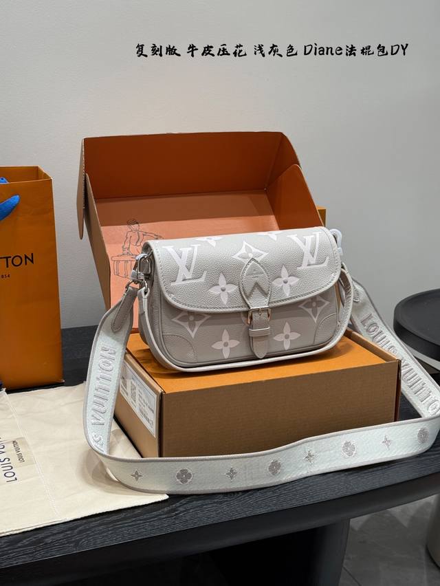 full gift set replica! All-steel hardware, dynamic chip, Lv Diane baguette bag,