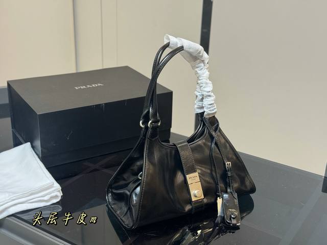 Size of box: 32.21cm The Prada Hobo second-hand underarm bag adds a touch of cas