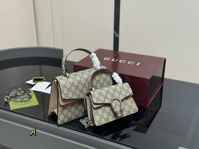 comes with a folding box. Size: 18.12cm x 24.16cm. This Gucci Dionysus bag is a