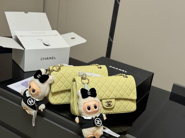 with pendant and folding case. This Chanel CF chain bag, 25cm, has become a clas