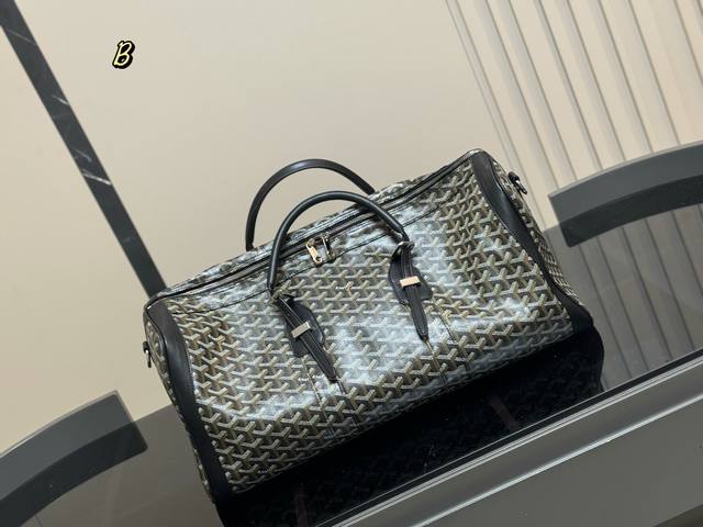 with box Goya This is a super cool bag that can be used as a gym bag or a travel