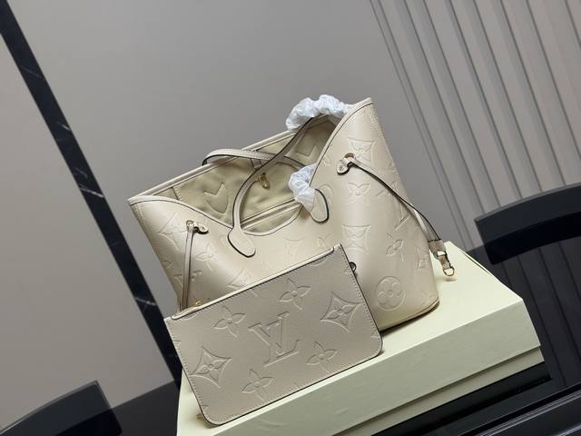 Box Size: 32cm bottom x 28cm height Cmlv Neverfull Medium Shopping Bag! A true c