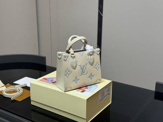 Folding box Size: 18*15cm Mini Onthego is so cute! It is small but has a large c