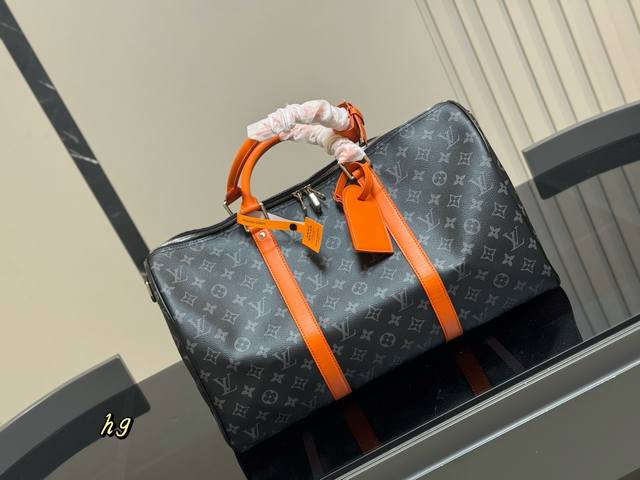 Super cool Lv Keepall travel bag Lvkeepall is the most commonly used bag for bus