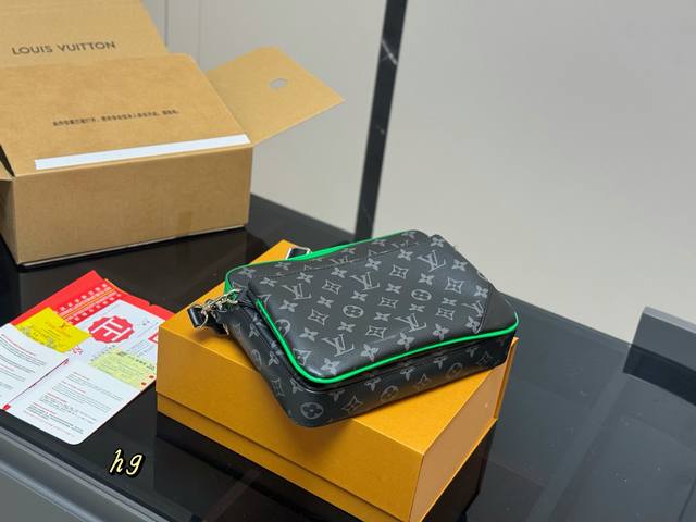 with folding box airplane box Size: 25*18.5Cm*7Cm Lv men's three-in-one can unlo