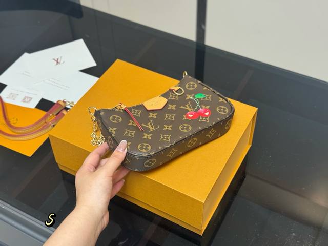 comes with a folding airplane box. Size: 20cm. Lv Mahjong bag! Replica calfskin