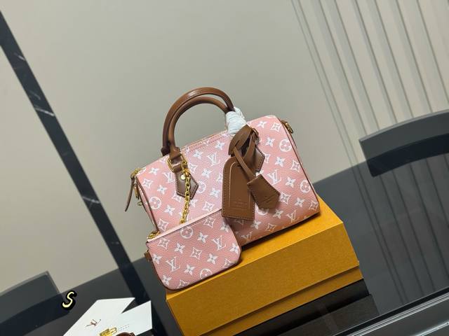 comes with a foldable airplane box. The Lv Speedy 25 strawberry milkshake bag wo