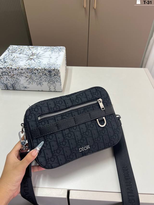 Dior's new camera bag Saddle can be carried on one shoulder or across the body.