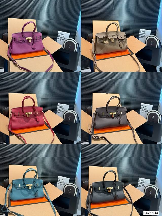 comes with a foldable box and a cowhide platinum Shoulder Birkin. The Hermes Sho