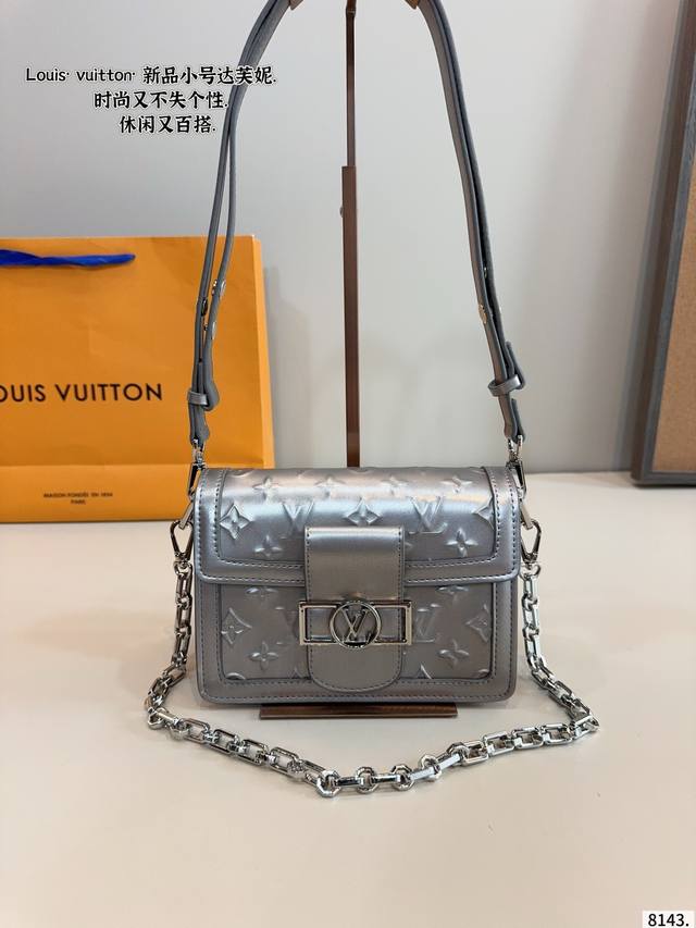 Lv Dauphine Vintage Messenger Bag, made with leather! The more you use it, the m
