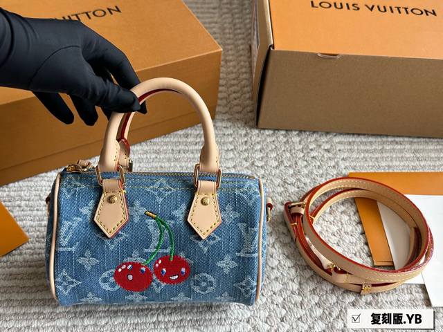 replica vintage denim bag with gift box. Yyds casual yet stylish. The trendy vin