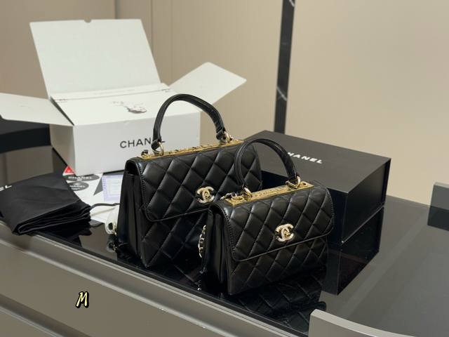 comes with a folding box airplane box Size: 25*18cm 20*14cm Chanel Trendy Cc acc