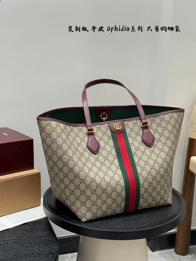 Unboxed replica leather Gucci new red and green ribbon tote. Gucci discovered a